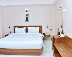 Hotel Navaratna Inn A Luxury (Thalassery, India)