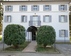 Nuovo Hotel Sporting (Campagnola Emilia, İtalya)
