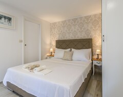 Khách sạn Split Center Apartments, Few Min Walk From Old Palace (Split, Croatia)