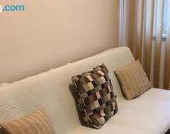 Entire House / Apartment Comfortable 3-rooms Apartment (Ploiesti, Romania)