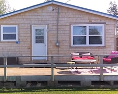 Toàn bộ căn nhà/căn hộ 2 Bed Sea View Cottage, Pet Friendly, Short Walk To Beach For Kids & Swimming (Baie Verte, Canada)