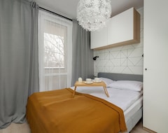 Koko talo/asunto White And Green Apartment By Renters (Katowice, Puola)
