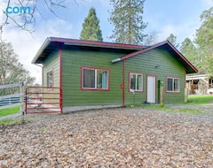 Koko talo/asunto Charming Grants Pass Cottage With Patio And Gas Grill! (Grants Pass, Amerikan Yhdysvallat)