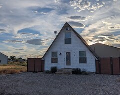 Entire House / Apartment Lake Stay Near West Desert Adventuring (Delta, USA)