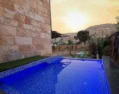 Toàn bộ căn nhà/căn hộ Cozy 3 Bedrooms Chalet Fit Up To 8 Pers With Panoramic Terrace & Private Pool (Baabda, Lebanon)