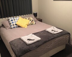 Koko talo/asunto Eatons Roomy 2 Bed With Cinema Room (Bunbury, Australia)