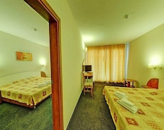 Khách sạn Hotel Exotica (Golden Sands, Bun-ga-ri)