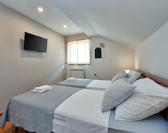 Toàn bộ căn nhà/căn hộ 3 Bedroom Accommodation In Maglenca (Veliko Trojstvo, Croatia)