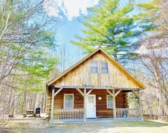 Casa/apartamento entero Rustic Riverfront Cabin - 5 Minutes From Ski Resort! (Twin Mountain, EE. UU.)