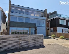 Entire House / Apartment Retreat With Unparalleled Views (Herne Bay, United Kingdom)
