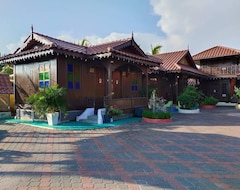 Khách sạn Muor Village Hotel (Muar, Malaysia)