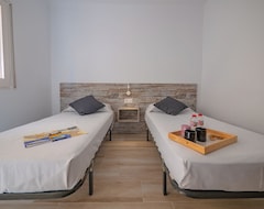 Gloria Rooms 304 - One Bedroom Hotel, Sleeps 2 (Rosas, İspanya)