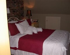 Hotel Alexandra's Bed and Breakfast (London, USA)