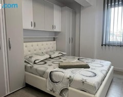 Entire House / Apartment Luxury 1 Bedroom Apartments Radauti (Rădăuţi, Romania)