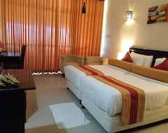 Hotel Laya Beach (Wadduwa, Sri Lanka)