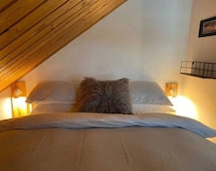 Toàn bộ căn nhà/căn hộ Charming Detached Alpine Chalet With Log Fire - Sleeps 6 In Comfortable Beds (Allos, Pháp)