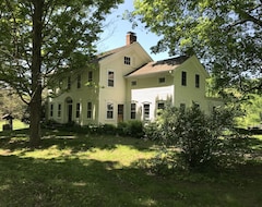 Toàn bộ căn nhà/căn hộ Autumn Foliage Discount Beautifully Restored 1840 Colonial Farmhouse (Millbrook, Hoa Kỳ)