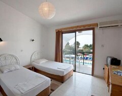 Hotel Bare Hill Holiday Village (Kyrenia, Cipar)