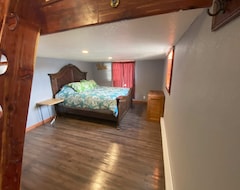 Entire House / Apartment The Cabin By Bucksaw Marina, Truman Lake (Clinton, USA)