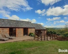 Toàn bộ căn nhà/căn hộ Light & Airy Vaulted Barn Conversion With A View (Wellington, Vương quốc Anh)