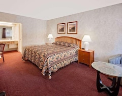 Hotel Affordable Accommodation In Knights Inn Traverse City! Onsite Pool, Free Parking (Traverse City, Sjedinjene Američke Države)