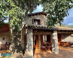 Koko talo/asunto El Vilarot. La Casa De Piedra En La Naturaleza. (Gerona, Espanja)