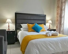 Khách sạn Upscale And Urban Warm Tasteful 1 Bed Apartment (Harare, Zimbabwe)