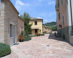 Toàn bộ căn nhà/căn hộ Luxury air conditioned apartment with swimming pool and tennis court (Serrungarina, Ý)