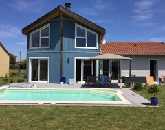 Cijela kuća/apartman Wooden House With Swimming Pool (Pérignat-sur-Allier, Francuska)
