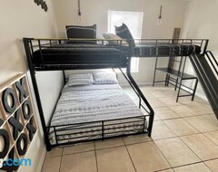 Cijela kuća/apartman Modern 5 Beds Dog Friendly Private Getaway! (Poinciana, Sjedinjene Američke Države)