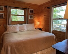 Entire House / Apartment Island Cabin Lake Living At Its Finest, Clean, Modern, Voyageurs National Park (Crane Lake, USA)