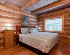 Entire House / Apartment Near Sunriver, Picturesque Log Cabin (Lodge-Like) (Sunriver, USA)