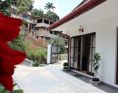 Hotel Kandy Waters (Kandy, Sri Lanka)