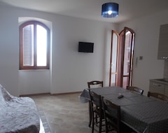 Cijela kuća/apartman Apartment For Groups 5 Minutes From The Beaches Of Baia Verde (Villa Verde, Italija)
