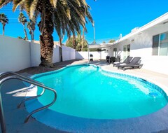 Toàn bộ căn nhà/căn hộ Luxury Mid-Century Modern 5Min To Strip + Pool (Las Vegas, Hoa Kỳ)