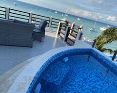Cuxos Hotel Beachfront (Isla Mujeres, Mexico)