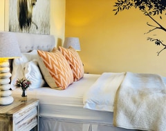 Hotel 5 Options Guest House (Bloubergstrand, South Africa)