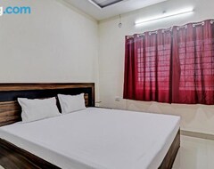 Khách sạn Oyo 81475 Hotel Midway Treat Dhar (Dhar, Ấn Độ)