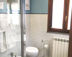 Toàn bộ căn nhà/căn hộ Holiday House Uzzano For 2 - 4 Persons With 2 Bedrooms - Holiday Home (Muzzano, Ý)