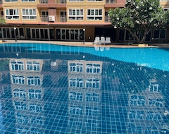 Hotel H2Do Residence (Samut Prakan, Thailand)
