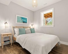 Toàn bộ căn nhà/căn hộ Beautiful New 6 Bedroom Lakehouse Close To Halifax (Tantallon, Canada)