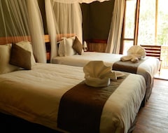 Hotel Kwalape Safari Lodge (Kasane, Botswana)
