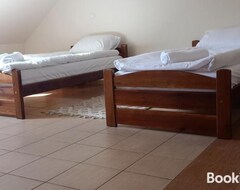 Koko talo/asunto Apartament Up Rooms-targi Domek (Kielce, Puola)