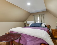Hele huset/lejligheden Cozy Canterbury Guest House With Shared Pool And Kayak (Willington, USA)
