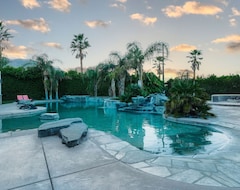 Hotel 5001- Desert Palms Oasis (Palm Springs, USA)