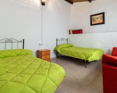 Cijela kuća/apartman 7 Bedroom Accommodation In Cuevas De San Marcos (Cuevas de San Marcos, Španjolska)