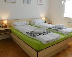 Koko talo/asunto Apartment Riverside (Ljubljana, Slovenia)