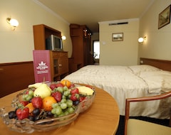 Hotel Korona Wellness, Rendezveny Es Borszalloda (Eger, Hungría)
