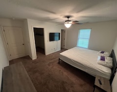 Casa/apartamento entero Single-story Four-bedroom House (Calera, EE. UU.)
