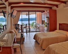 Hotel Room Style Ocean View Unit In Flamingo With Pool (Playa Flamingo, Kosta Rika)